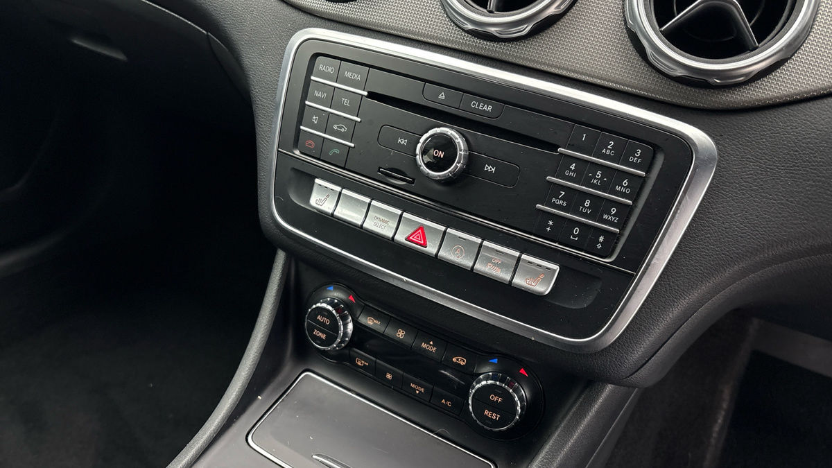 Mercedes-Benz GLA Image 9