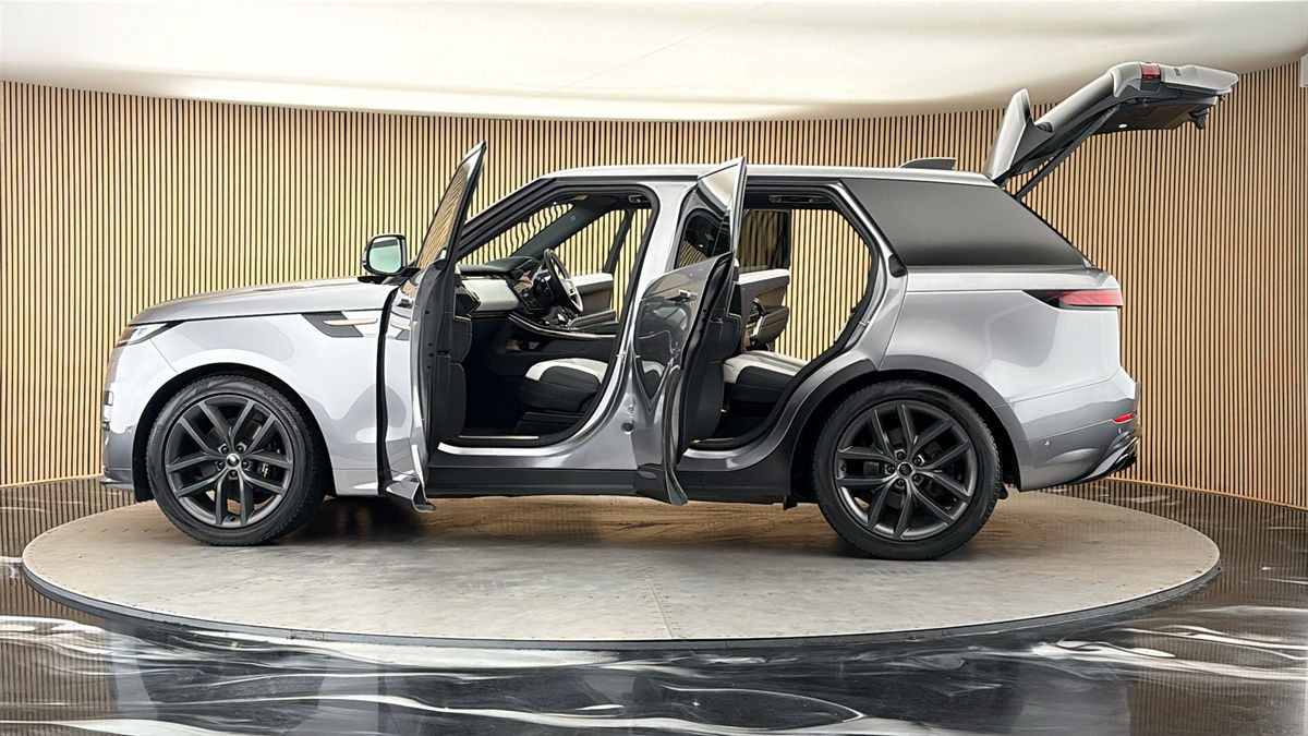More views of Land Rover Range Rover Sport