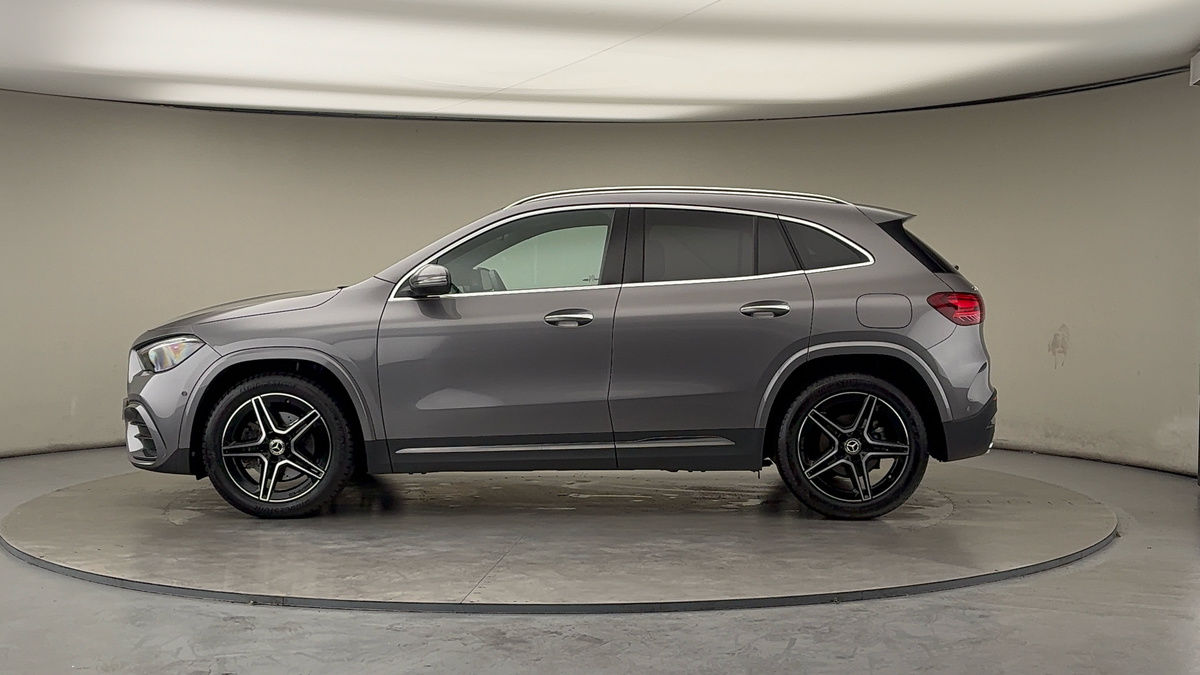 Mercedes-Benz GLA Image 15