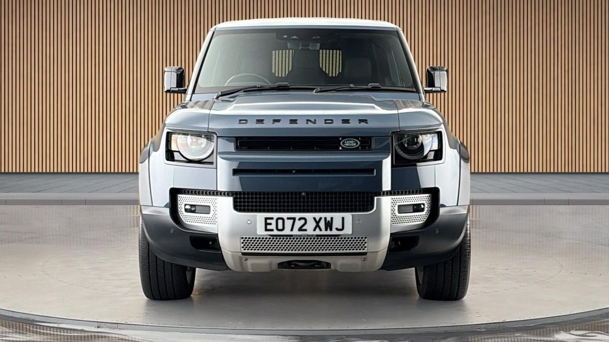 Land Rover Defender 110 Image 3