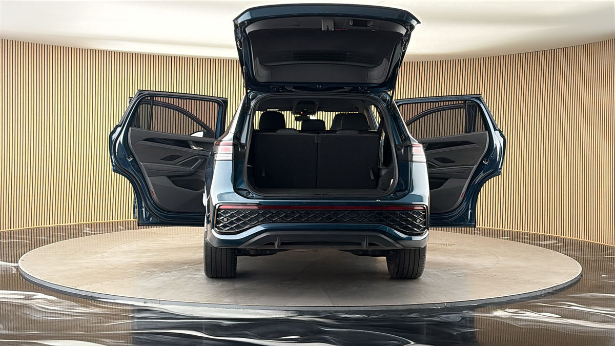 More views of Volkswagen Tayron