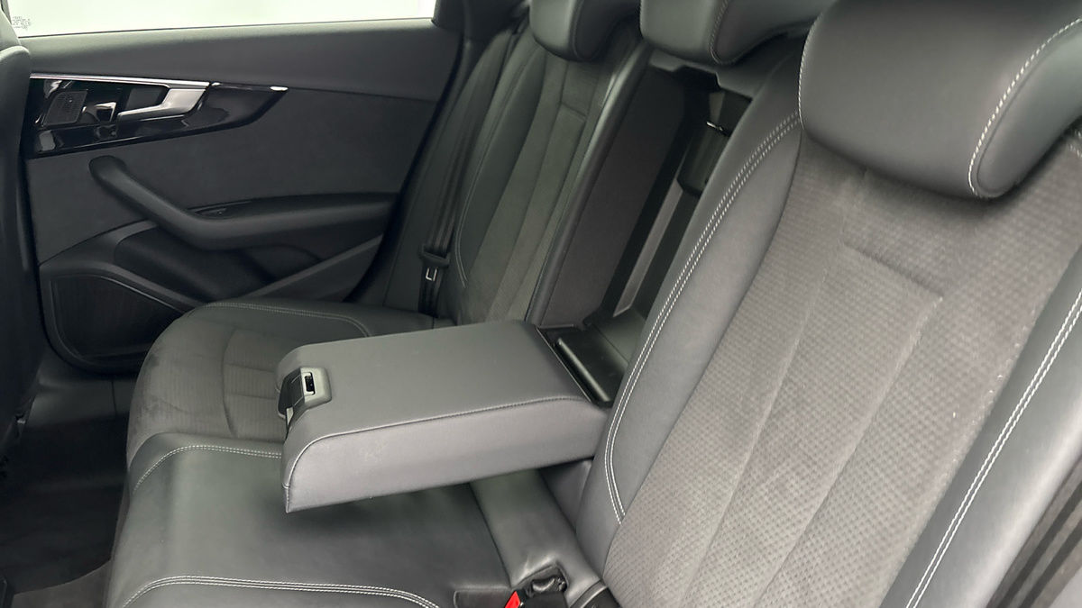 Audi A4 Avant Image 9