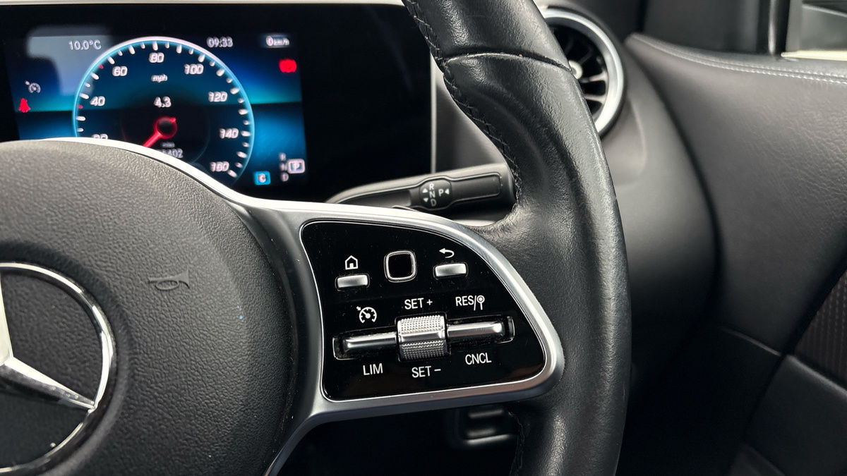 Mercedes-Benz GLA Image 14