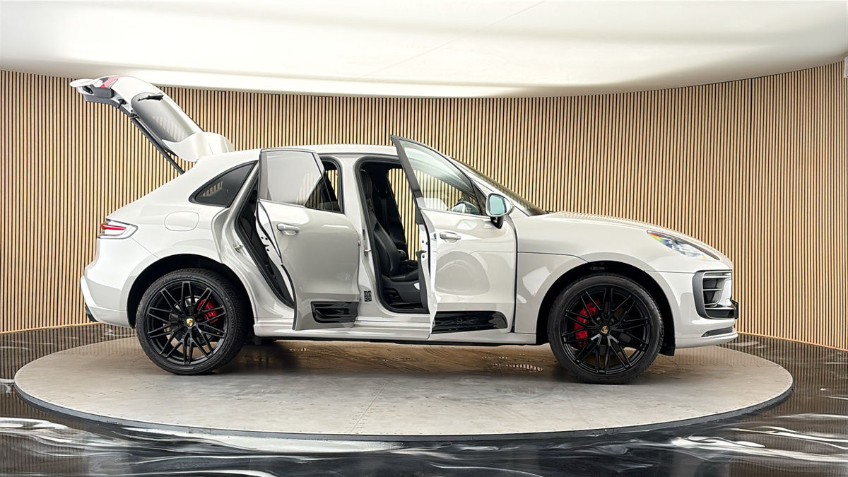 More views of Porsche Macan