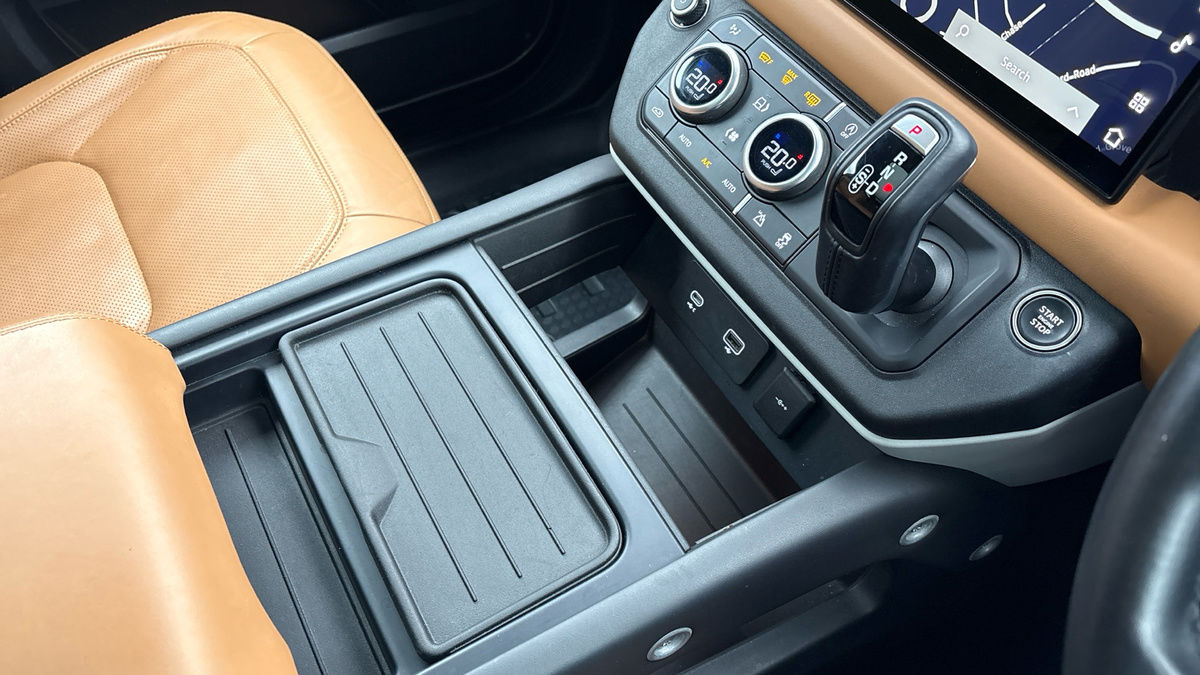 Land Rover Defender 90 Image 18