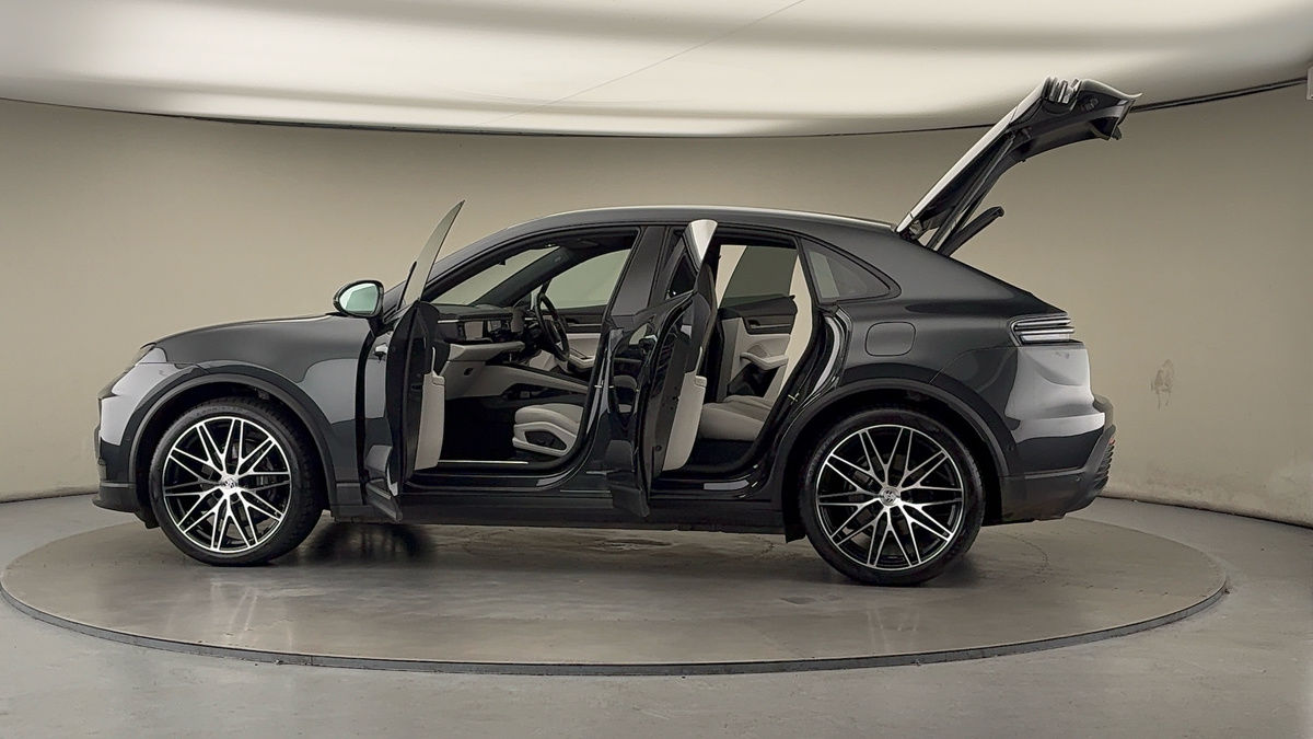 More views of Porsche Macan