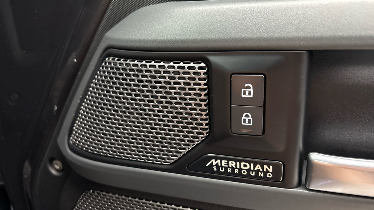 Land Rover Defender 90 Image 31