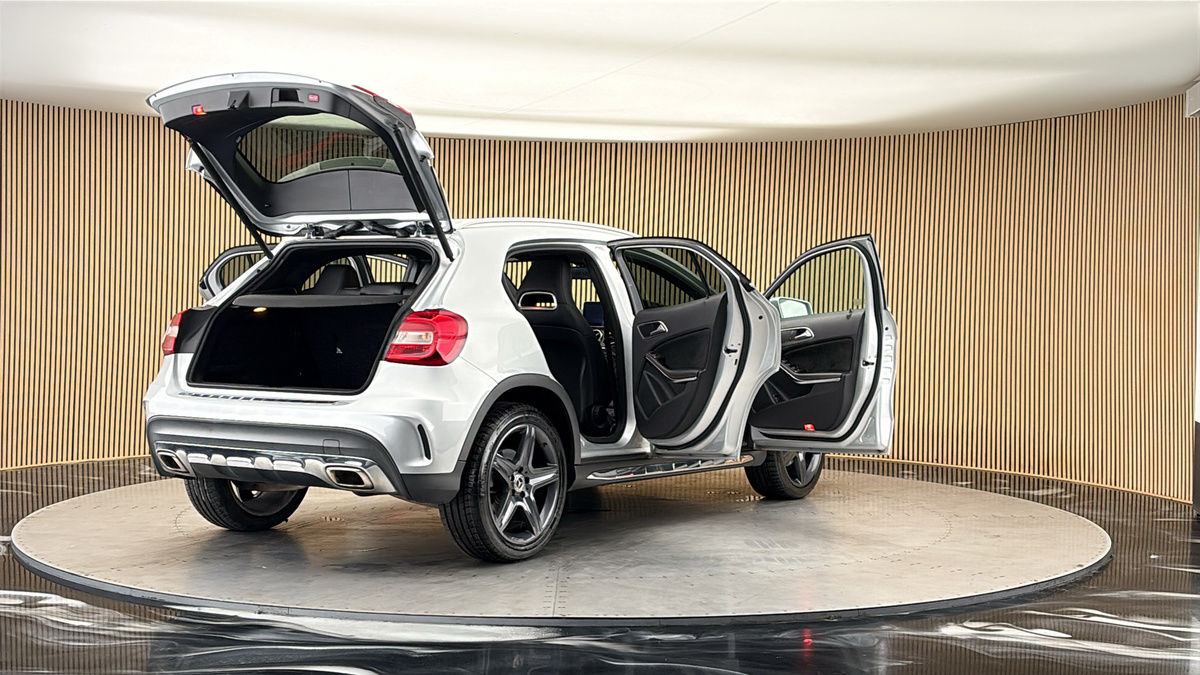 More views of Mercedes-Benz GLA