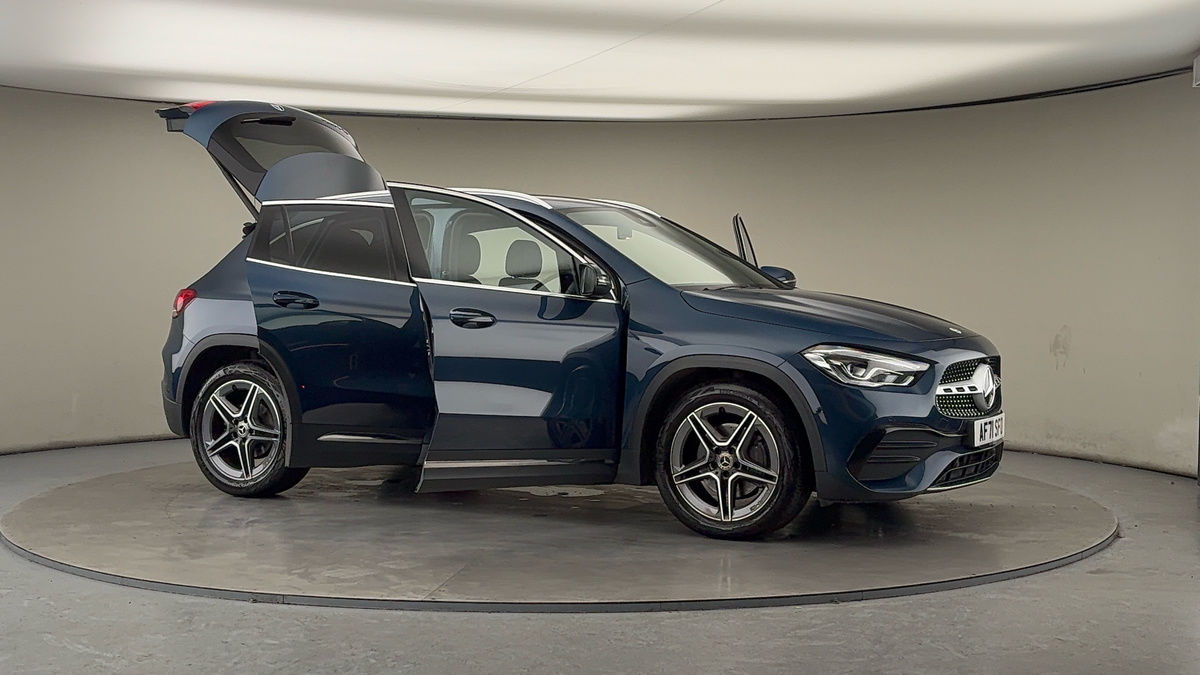 More views of Mercedes-Benz GLA
