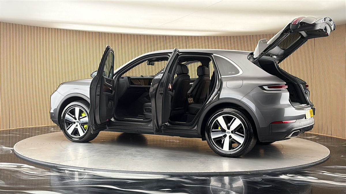 More views of Porsche Cayenne