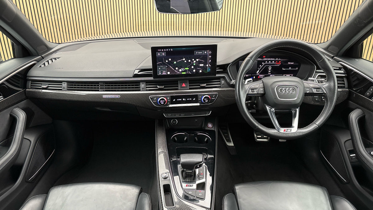 Audi RS4 Avant Image 12
