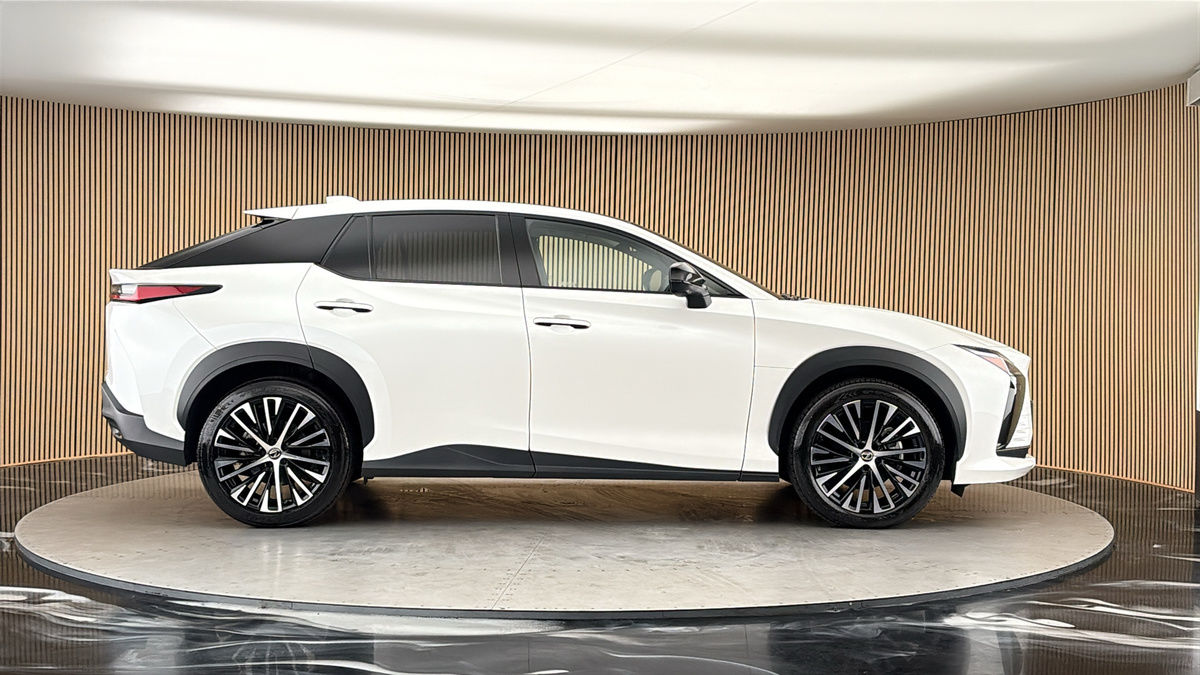Lexus RZ Image 17