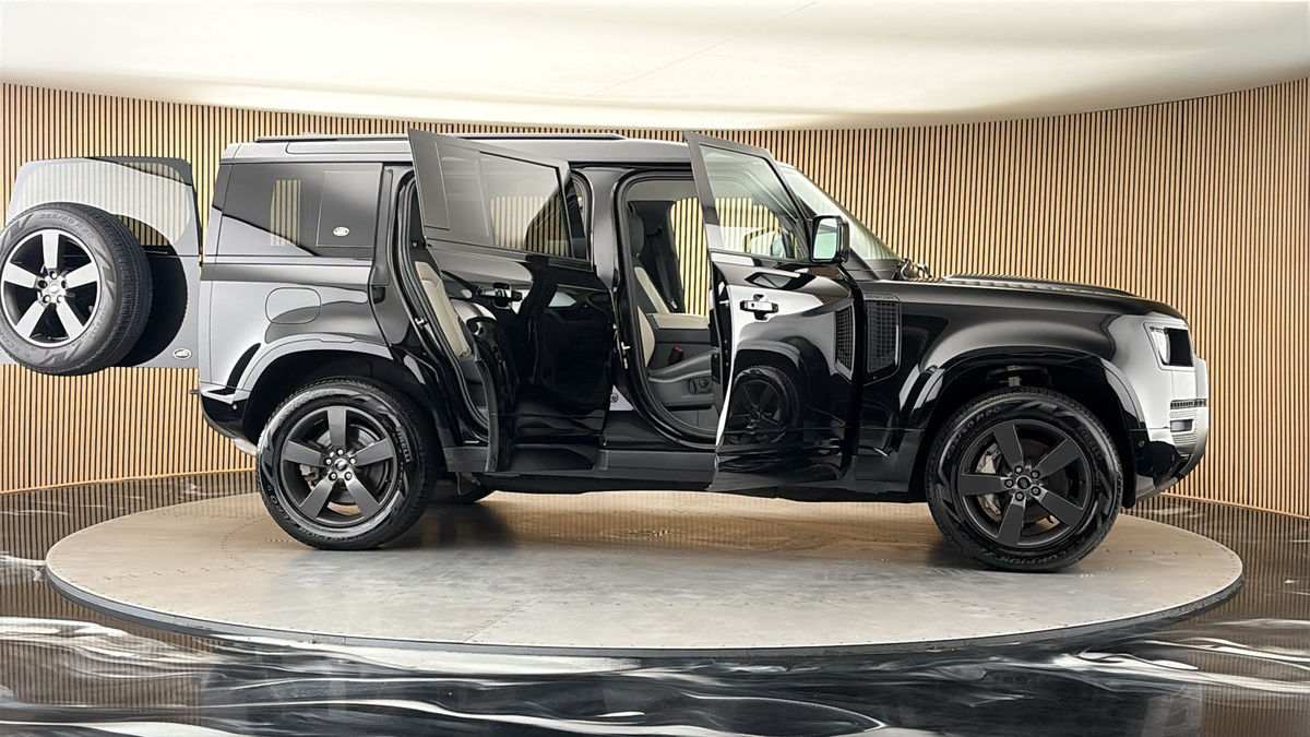 More views of Land Rover Defender 110
