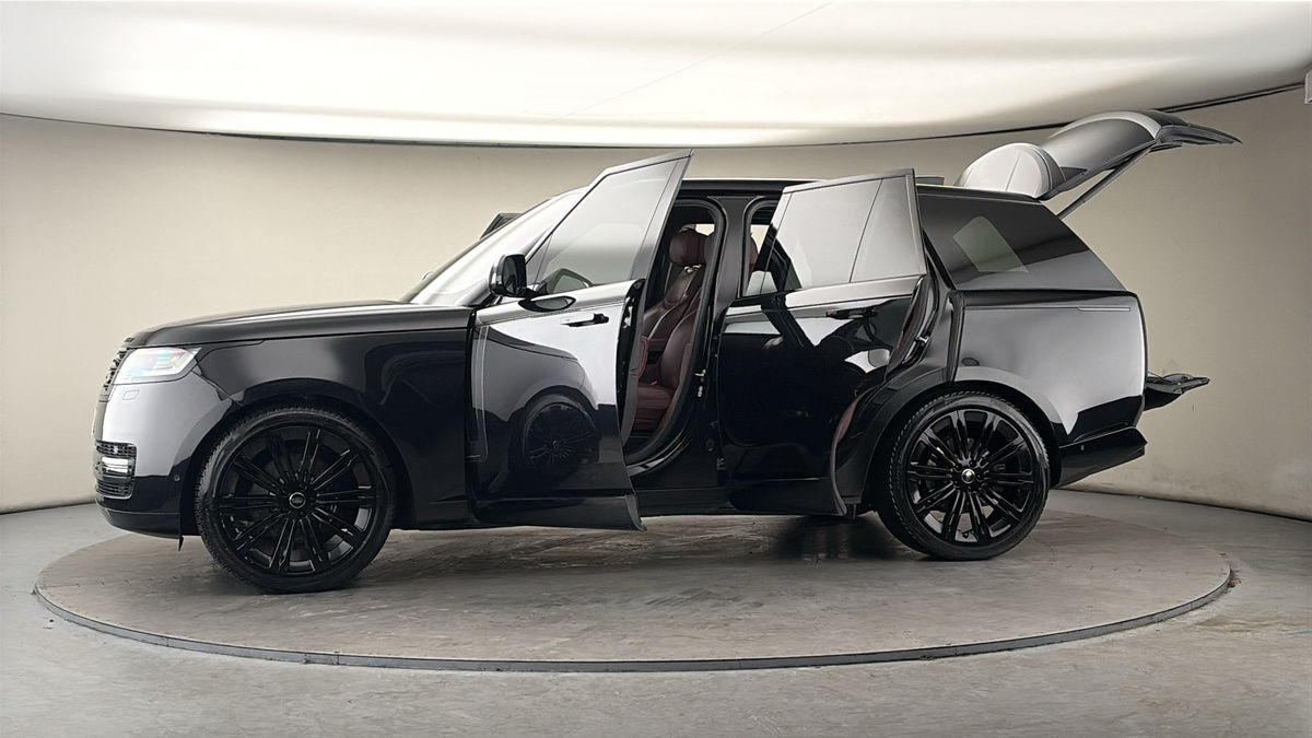 More views of Land Rover Range Rover