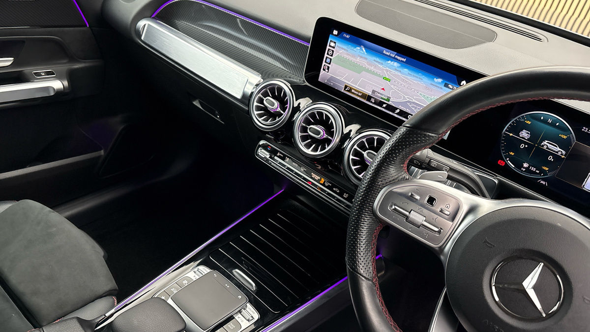 Mercedes-Benz GLB Image 18