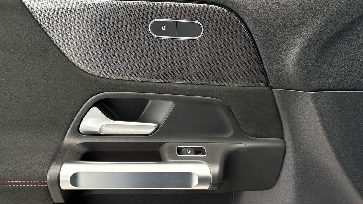 Mercedes-Benz GLB Image 19