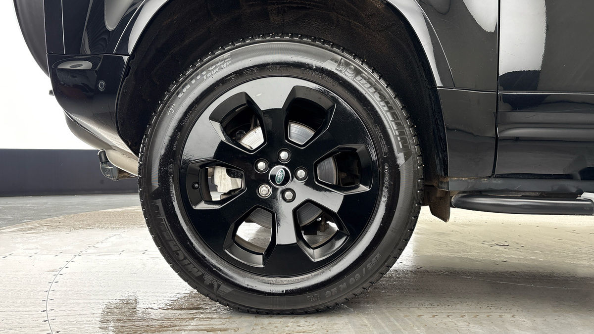 Land Rover Defender 90 Image 10