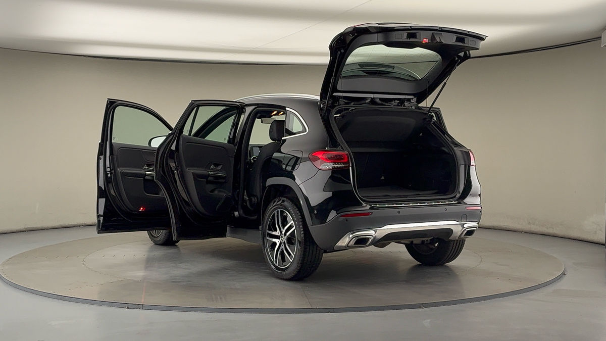 Mercedes-Benz GLA Image 23