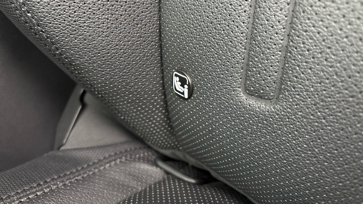Land Rover Defender 110 Image 6