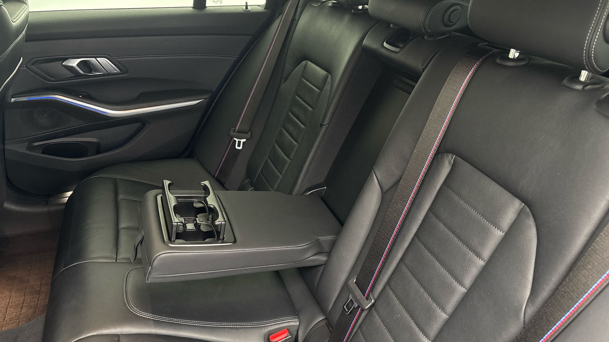 BMW 3 Series Image 9
