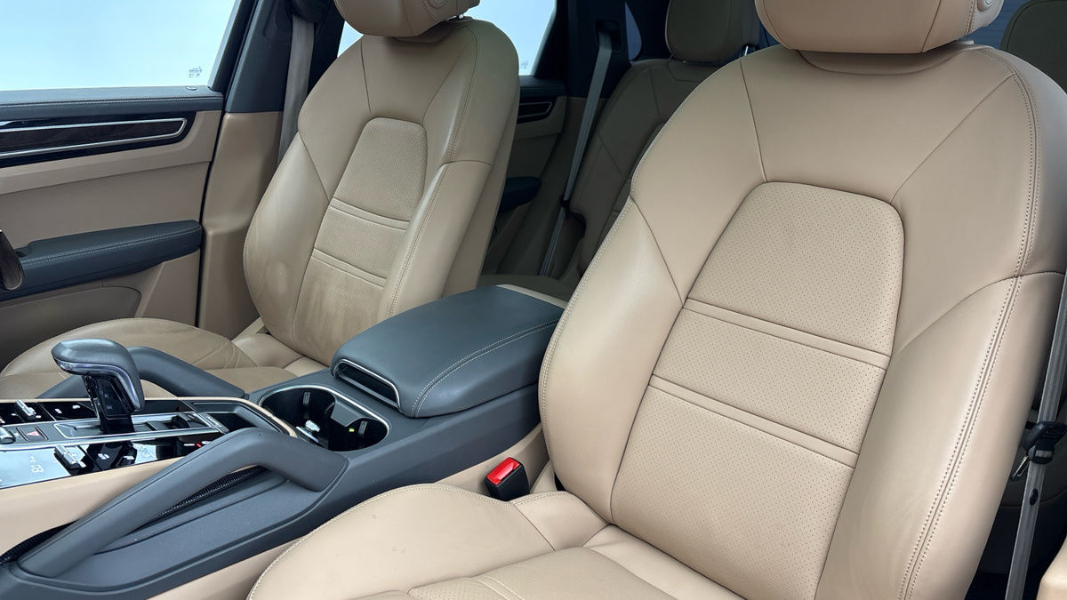 Porsche Cayenne Image 7