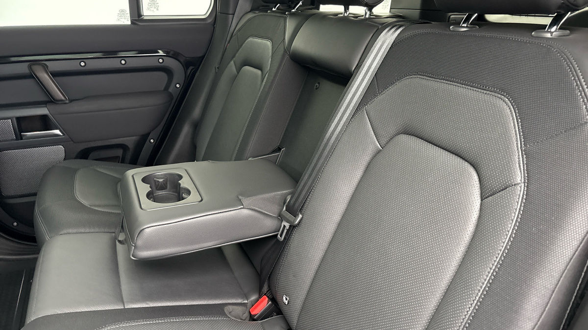 Land Rover Defender 110 Urban Image 17