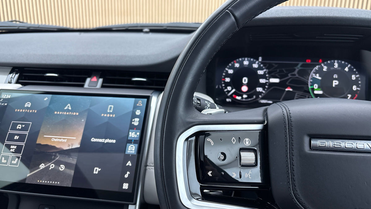 Land Rover Discovery Sport Image 13