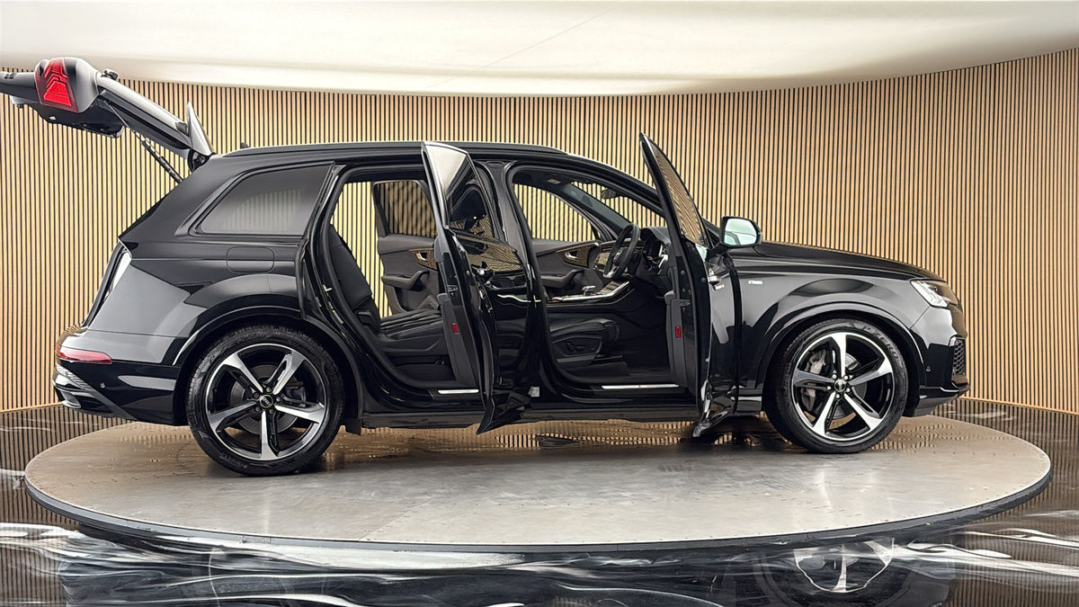 More views of Audi Q7