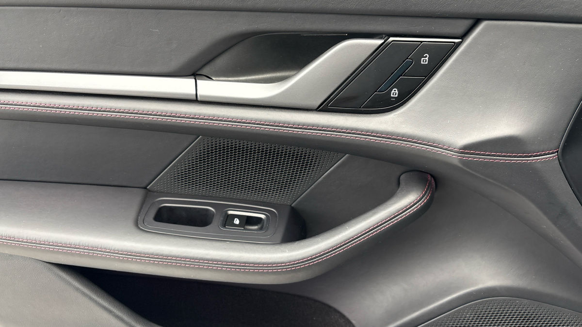 Porsche Taycan Image 20