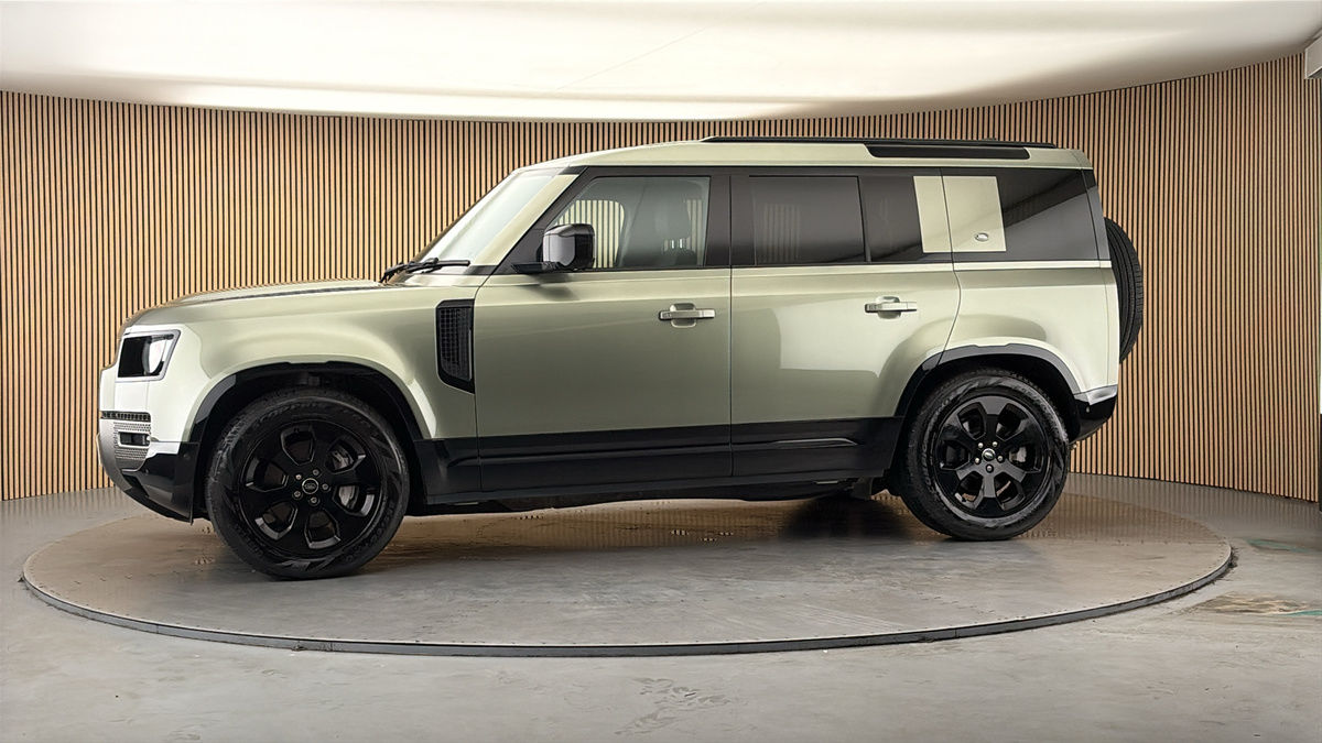 More views of Land Rover Defender 110