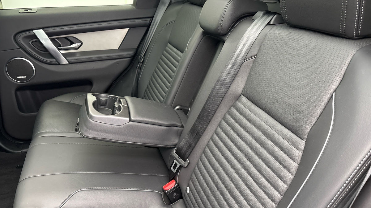 Land Rover Discovery Sport Image 9