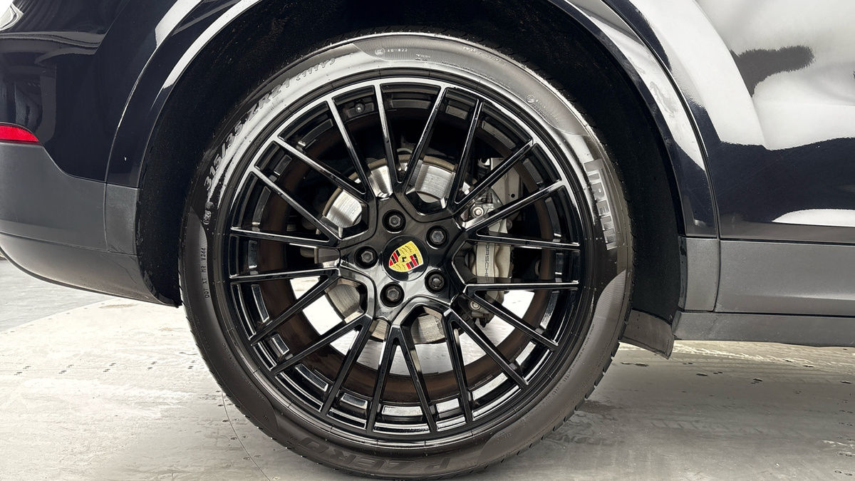 Porsche Cayenne Image 10