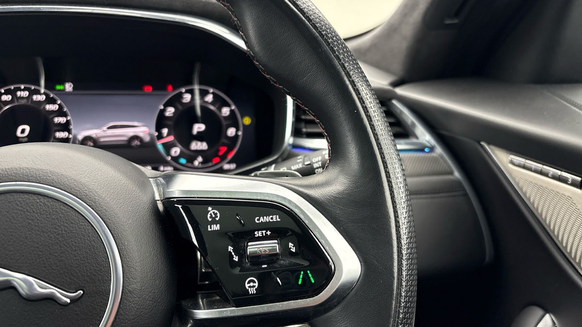 Jaguar F-PACE Image 14