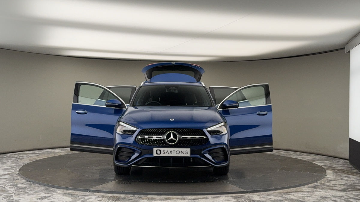 More views of Mercedes-Benz GLA