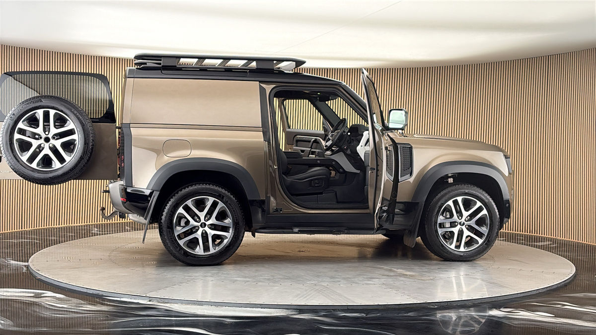 More views of Land Rover Defender 90