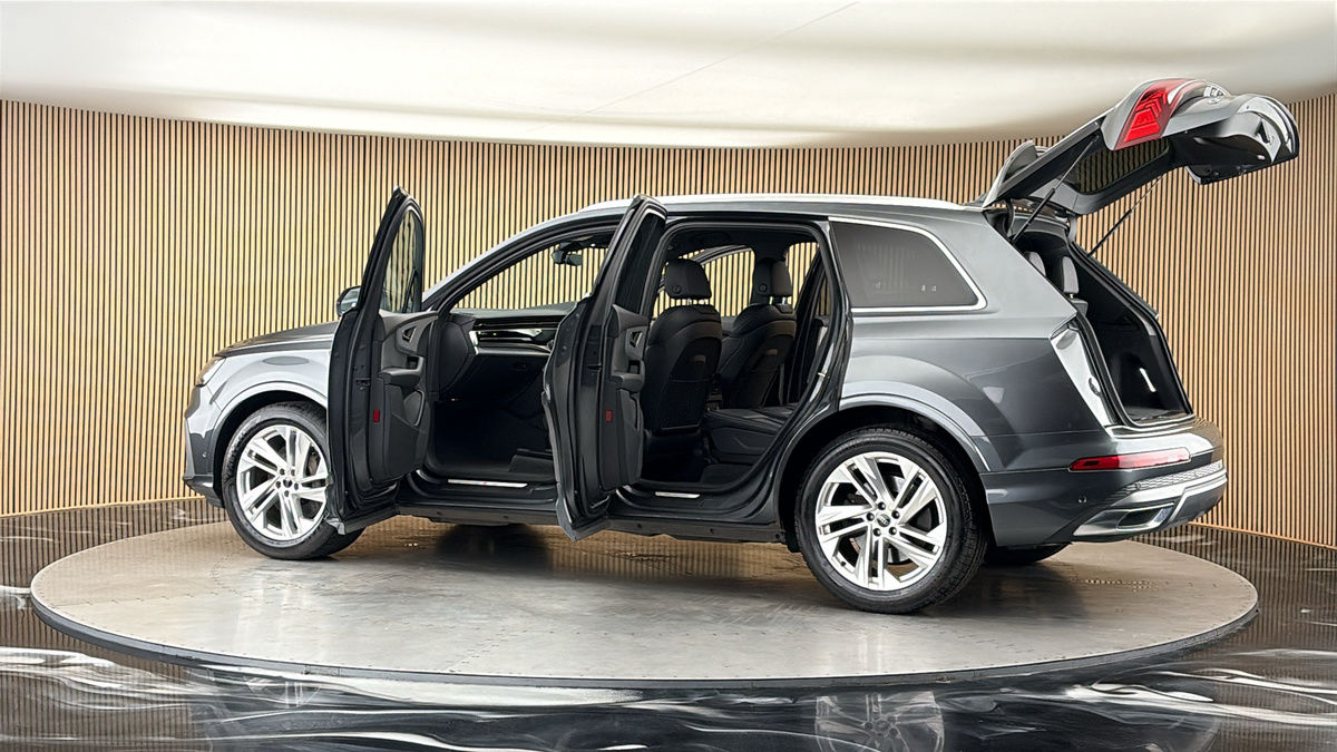 More views of Audi Q7