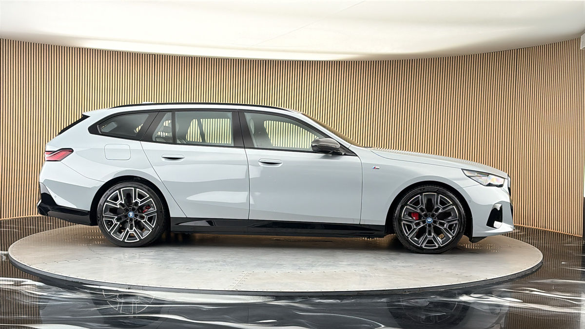 More views of BMW i5