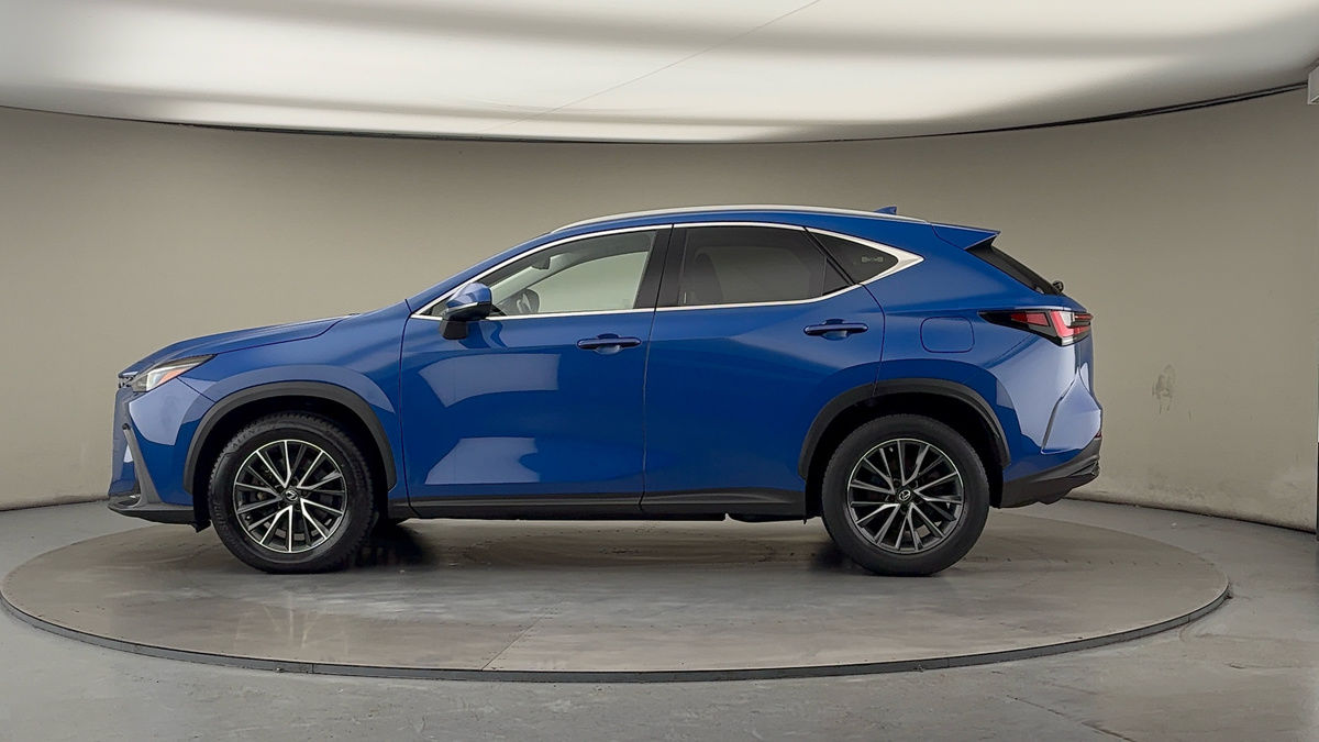 Lexus NX Image 15