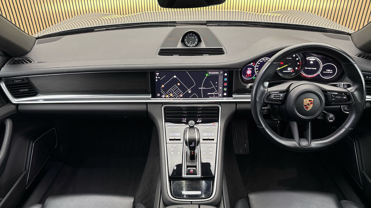 Porsche Panamera Image 12