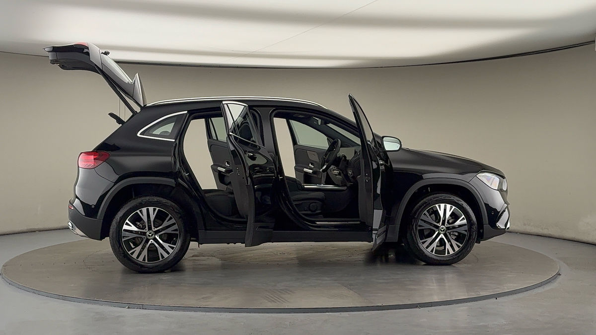More views of Mercedes-Benz GLA