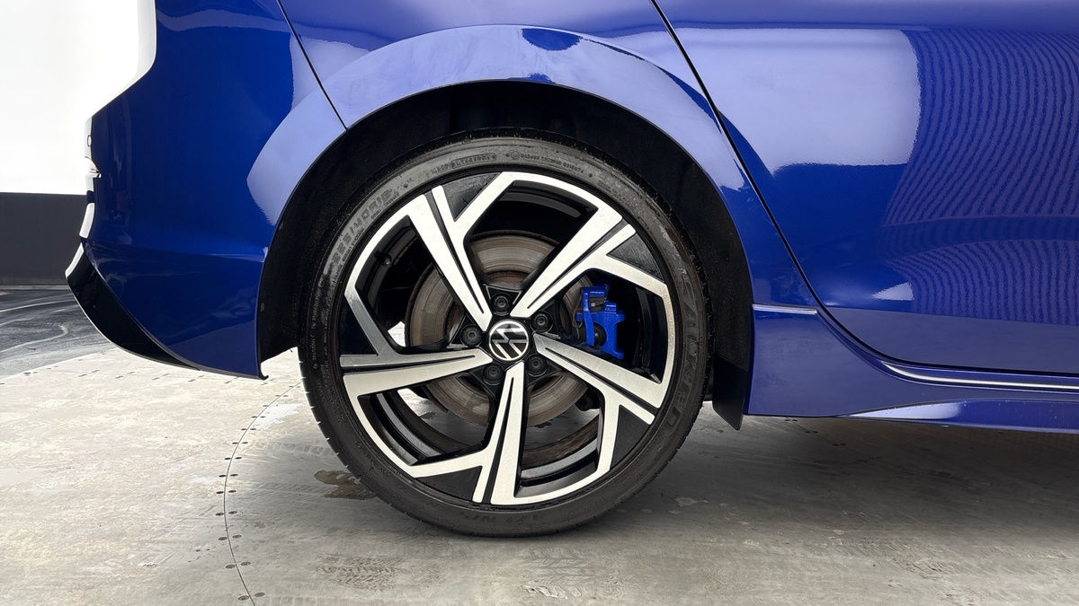 Volkswagen Golf Image 10