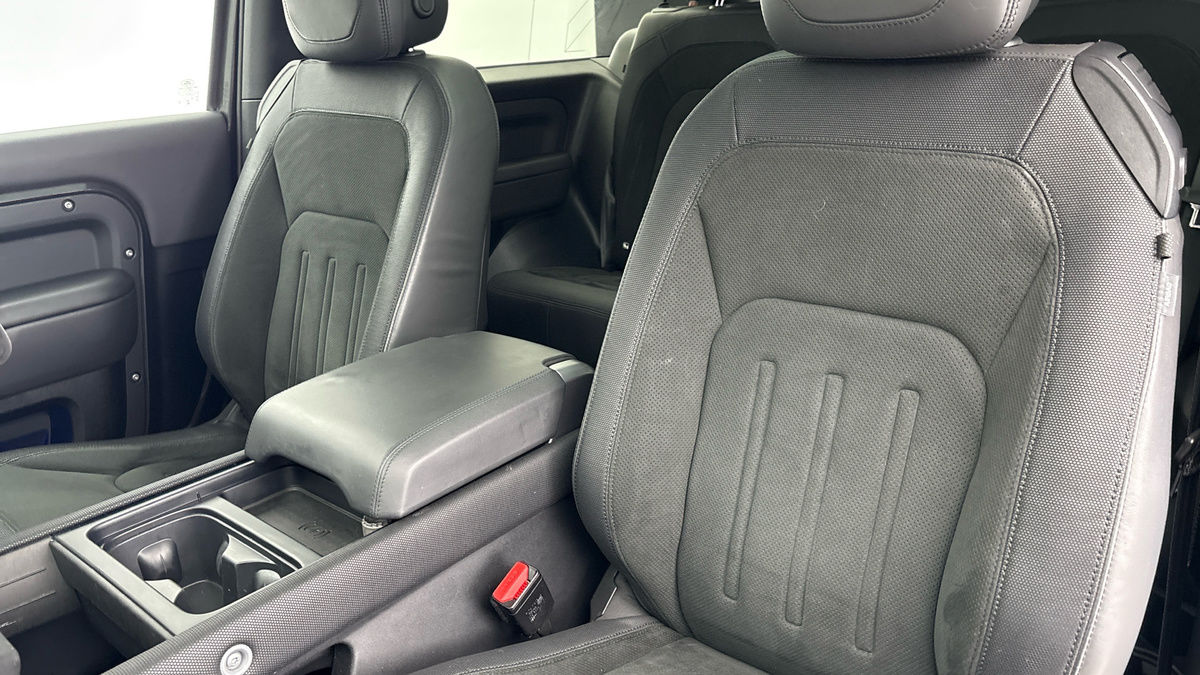 Land Rover Defender 90 Image 7