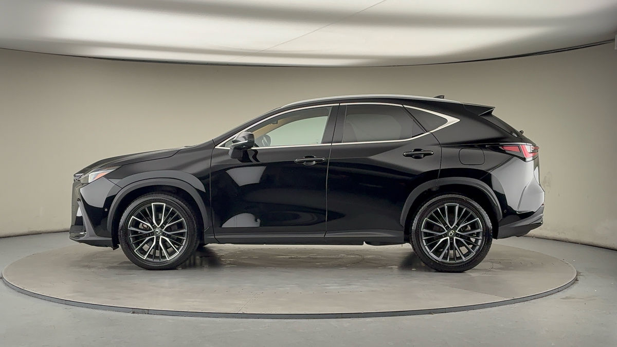Lexus NX Image 15