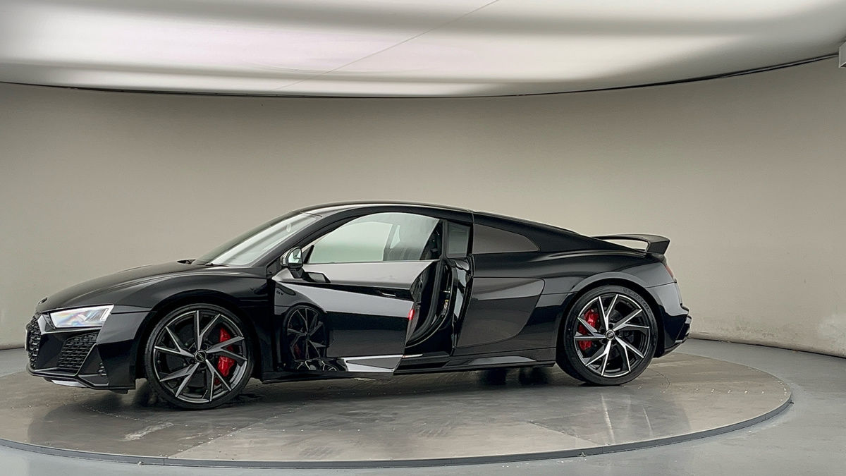 More views of Audi R8