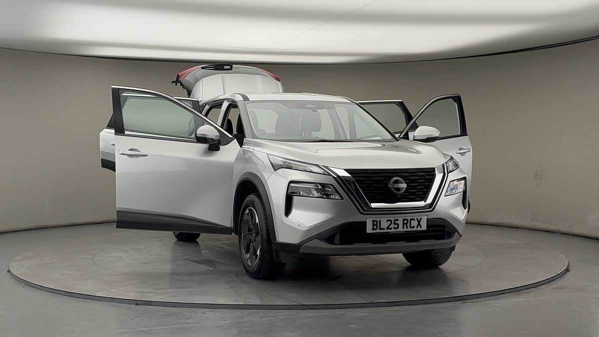More views of Nissan X-Trail