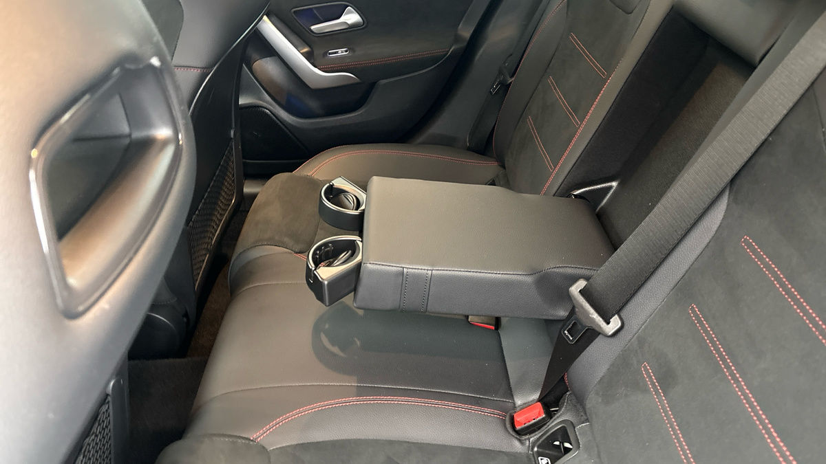 Mercedes-Benz CLA Image 9