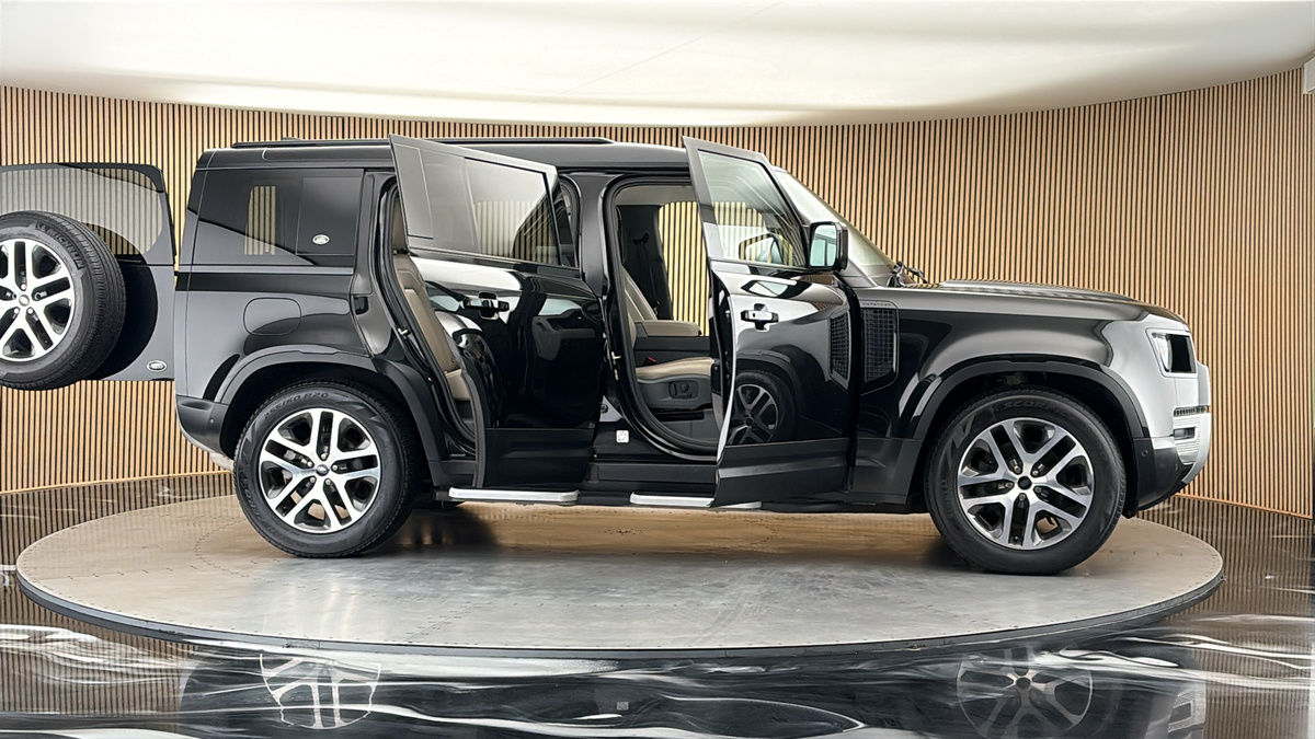 More views of Land Rover Defender 110