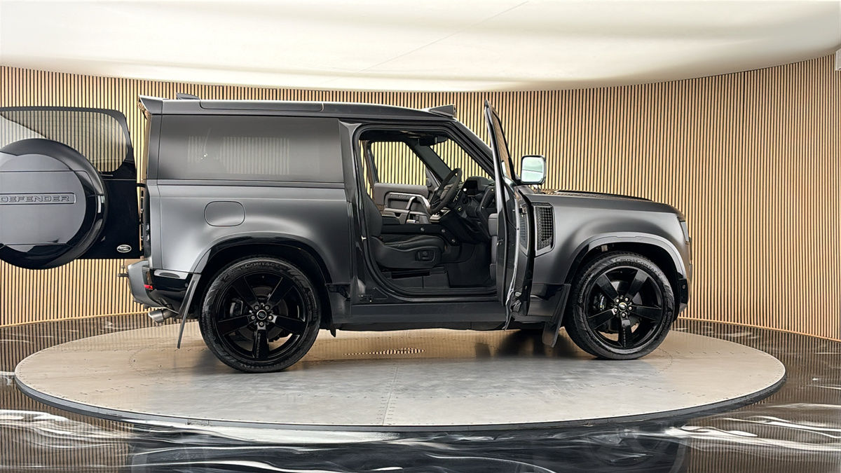 More views of Land Rover Defender 90