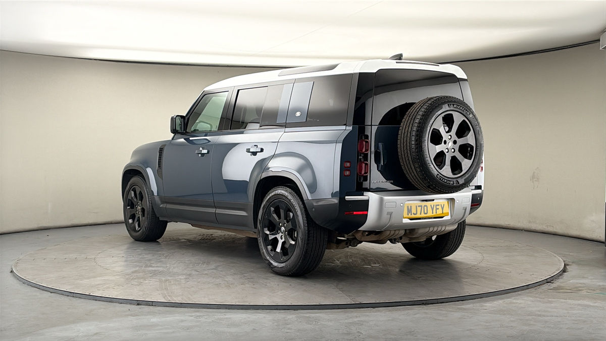 Land Rover Defender 110 Image 2