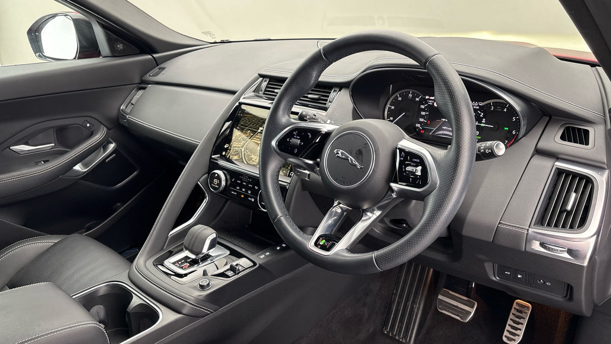 Jaguar E-PACE Image 5